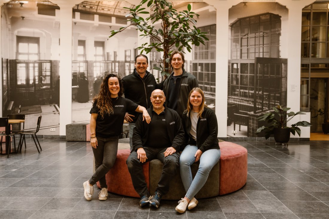 Het facilitair team van Het Nutshuis; afdeling Zaalverhuur