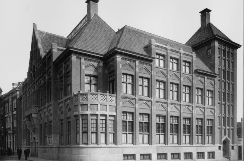 1818