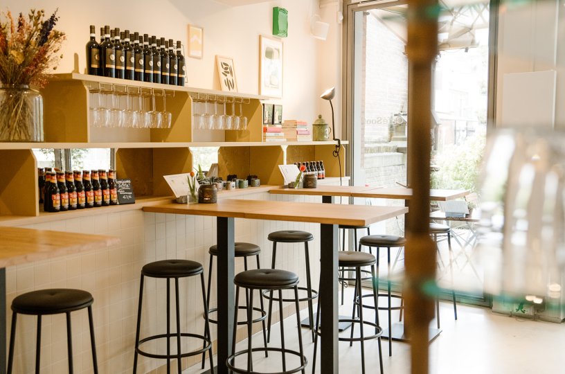 Café Soof in Het Nutshuis borrelopstelling achterin het café
