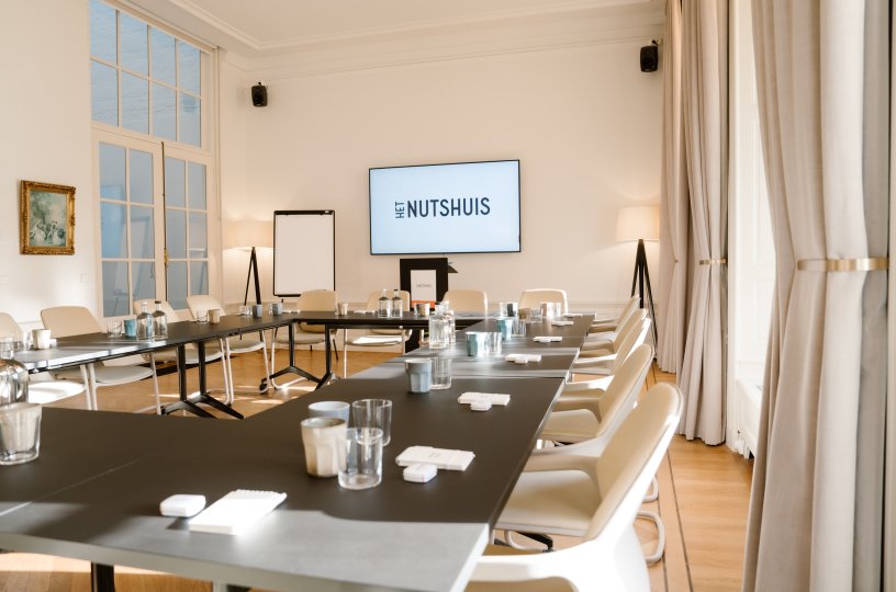 Directeurskamer in Het Nutshuis in carré-opstelling